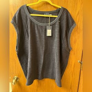 NWT Universal Thread sleeveless top. Size 4x. Super comfy and nice material.